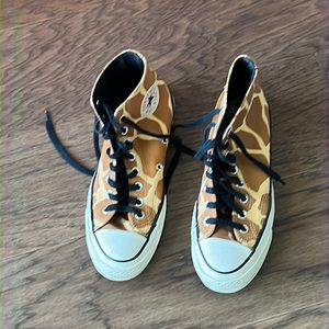 church taylor converse giraffe print